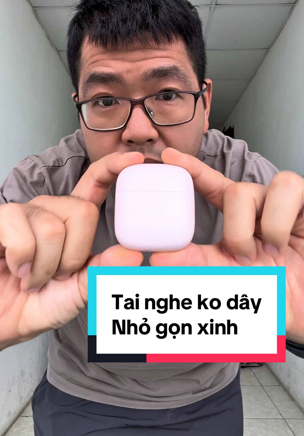 Mình có xu hướng chọn màu nổi cho đỡ bị mất ý mà 😝 #hongts  #tainghekhongday #tainghebluetooth #edifier #earbuds 