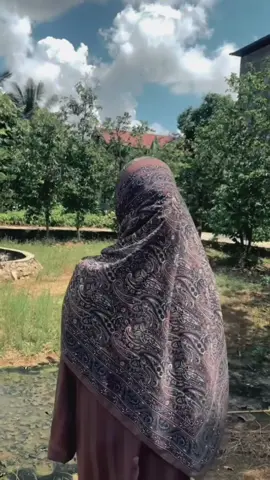 cukup menjadi sederhana, dan lihat siapa yang menerima kita apa adanya. #arabicsong #abayastyle #masyaallahtabarakkallah 