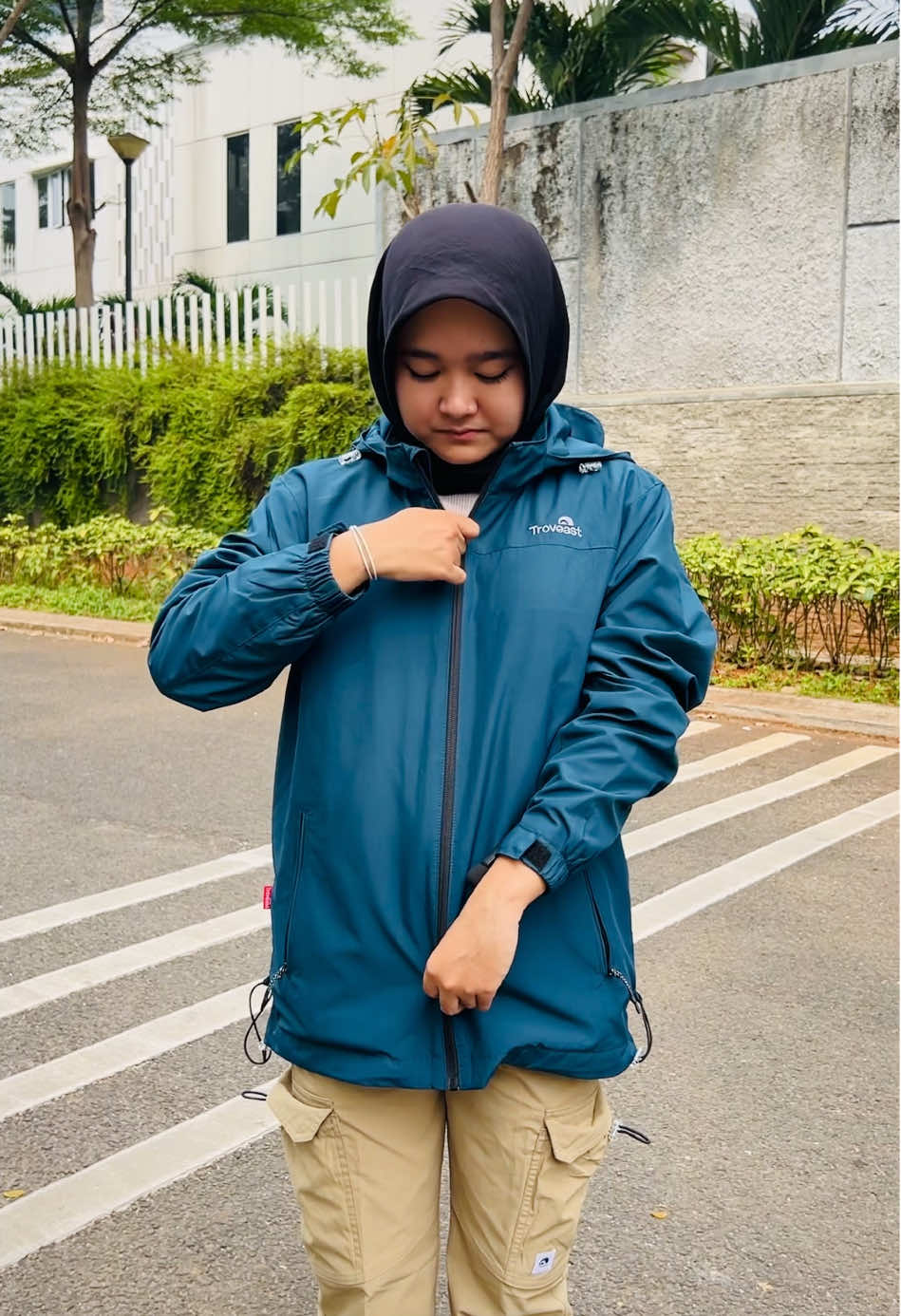 Detail Jaket Troveast terbaru, buruan klik di keranjang kuning nya sekarang juga!! #troveast #trvst #startyourmove #fyp #fypシ #newarrivals #jacket #daily #berlin 
