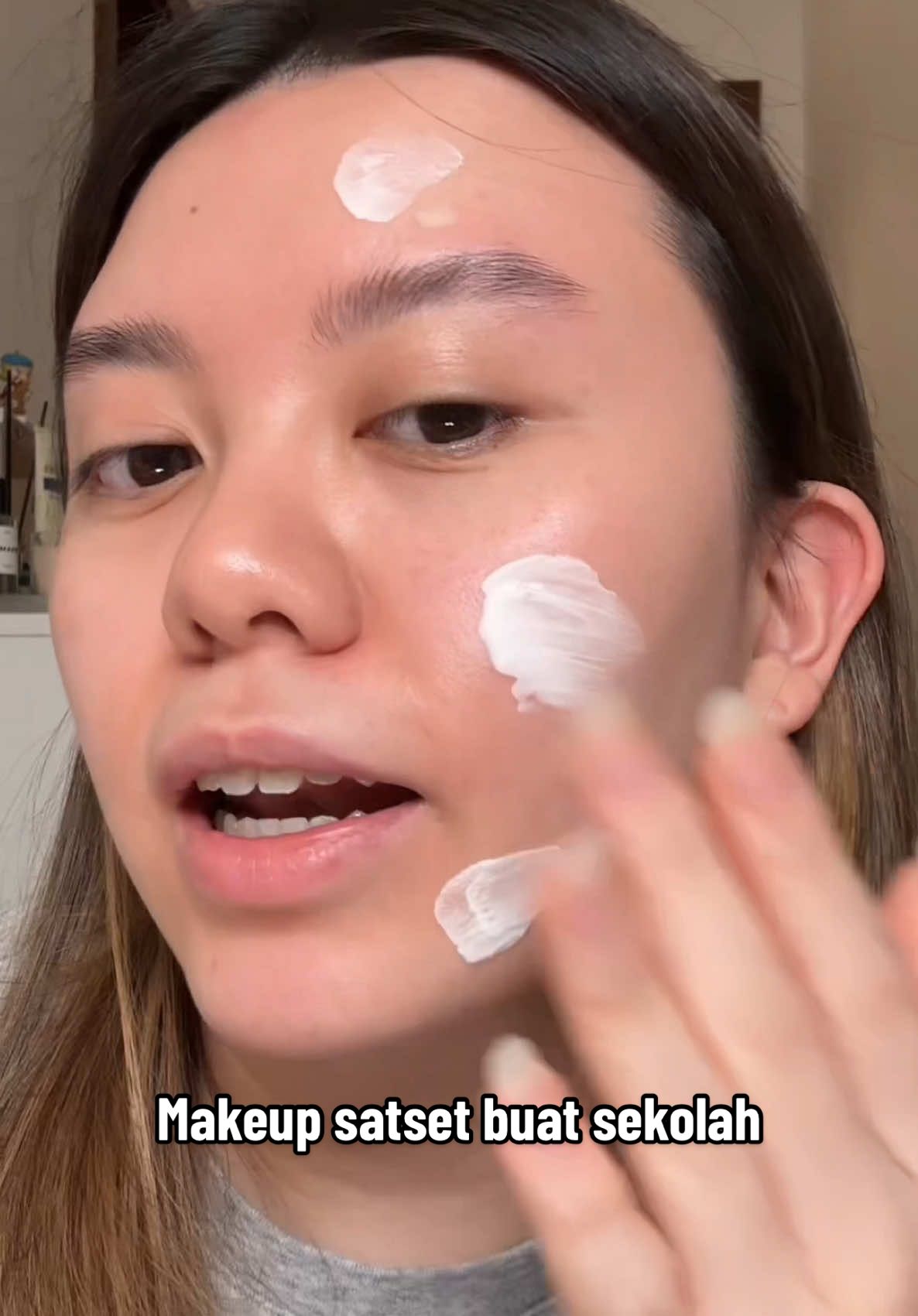 Day cream satset buat sekolah! #daycreamg2g #daycreamviral #daycream #makeupsekolah #beginnermakeup #easymakeuproutine #makeuphacks #toneupcream #fyp #foryou #foryoupage #foryourpage #fypシ 
