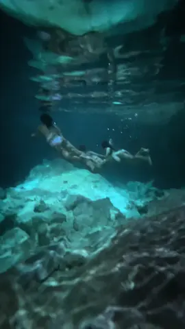 Jugamos a las sirenas 🧜‍♀️🧜‍♀️🧜‍♀️ @Canela Morena ❤️‍🔥 #h2ojustaddwater #sirenas #cenote #tulum #mermaids 