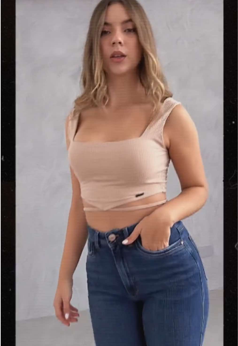 Baggy jeans Lena! Tu mejor aliado para lucir en tendencia sin perder la comodidad 🙌🏻💁🏻‍♀️