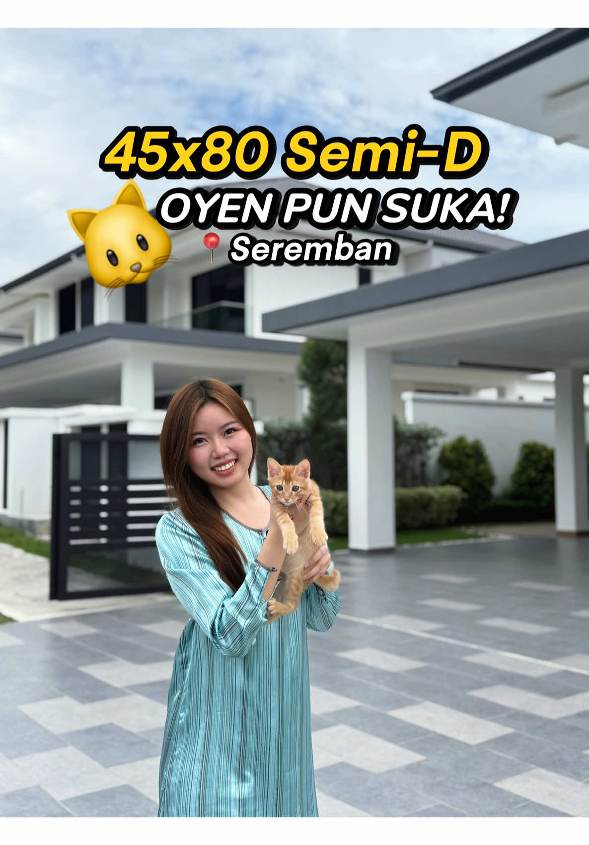 🏠 SEMI-D CANTIK, ASSISTANT GARANG! 🐾 “Kalau rumah tak lawa, Oyen nak MEOW sampai malam!” 😂 ⠀ 🩵Semi-D atas bukit, view padu giler 🩵45x80, 4 bilik 4 bilik air 🩵Tanah Tepi & Belakang utk gardening 🩵Siap Solar, EV charger, Smart Lock 🩵FREE SPA, MOT, Loan Agreement 🩵Siap UNIFI & Guard house 📶🛡️ ⠀ ⛰️Siap ada Clubhouse & Hiking trail! 📢 PM Ms Heng untuk promo eksklusif & tengok rumah contoh! #rumahcantik #semiDseremban #oyentiktok #rumahimpian #sendayanproperty #tiktokrumah #mshengproperty #oyen #malaysianhomes #rumahbesar #catmalaysia #projekbaru