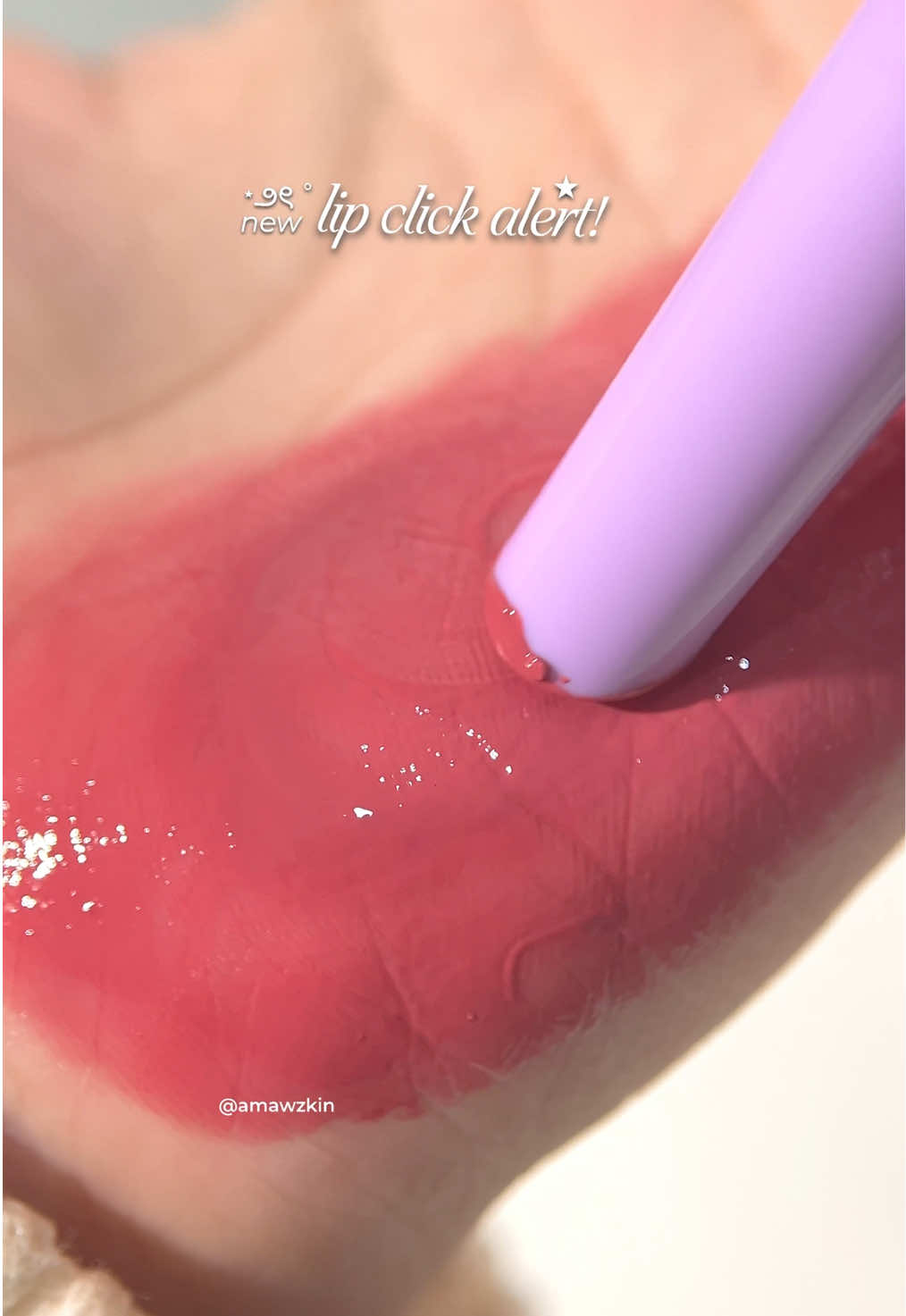 looks this pretty on my hand imagine it on your lips💖 semua shadenyaa cakep bgt pliss😍#dazzlemelipclick #lipclickdazzleme #lipclick #swatches 