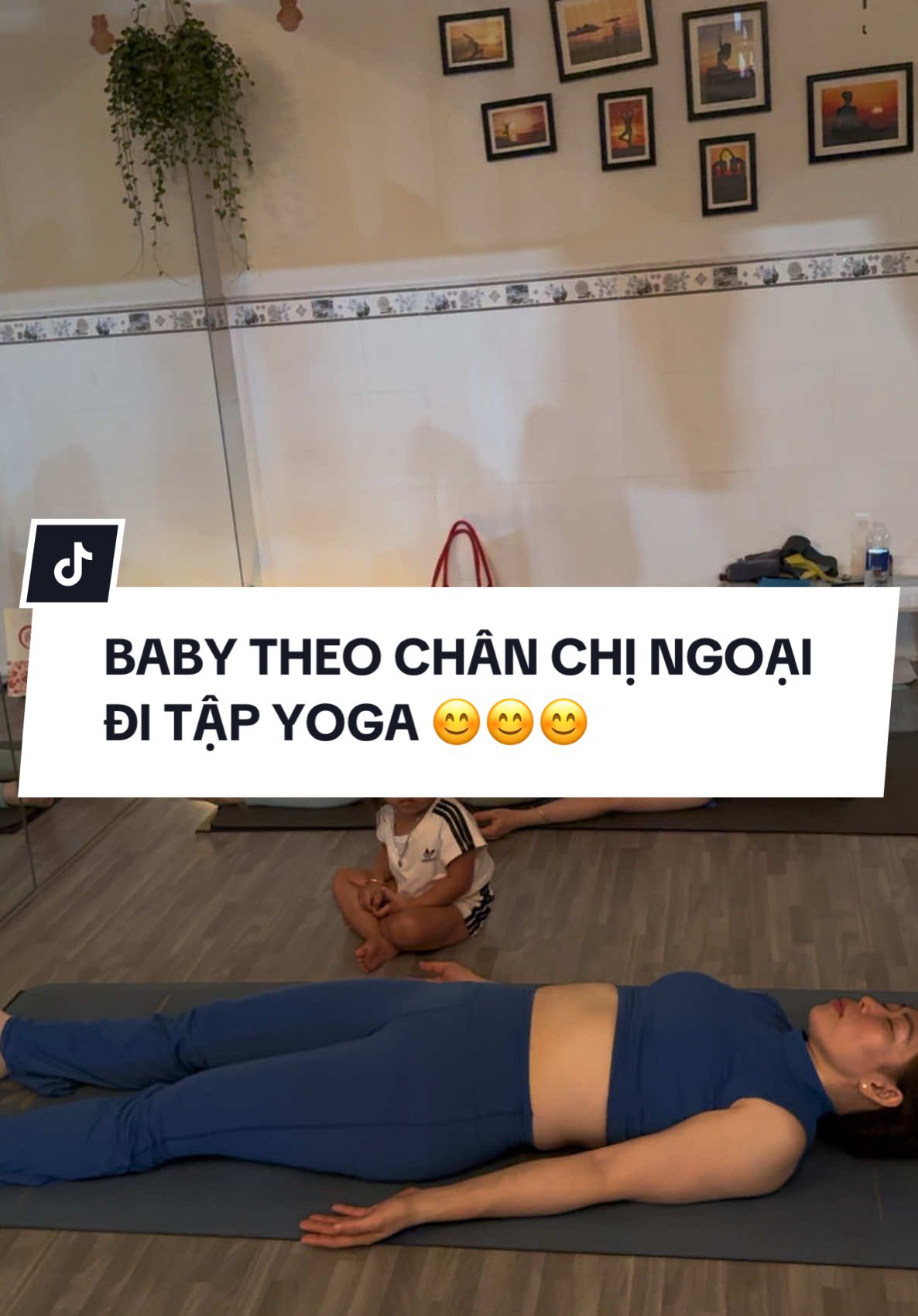 👵👶 Bà tập – cháu chill Ngoại thì nằm thư giãn – Sâu thì ngồi canh giấc cho ngoại 🤭 - Cô giáo thì canh cháu cho bà 😆 Lớp học hôm nay có thêm một “thiền sư nhí” đáng yêu xỉu   #YogaLàHànhTrình #nangluongtichcuc💪🍀 #cogiaoyogasomap #yogatanbinh #YogaGòVấp #giamcankhoahoc 