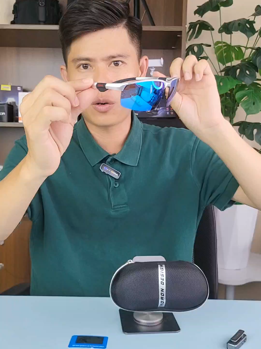 Mắt kính râm nam nữ phân cực, gọng ôm sát, nhẹ nhàng, thoải mái khi vận động ngoài trời, chạy xe máy hay chơi thể thao.#aoron #kinhramphancuc #kinhthethao #kinhmatnam #matkinh #kinhdapxe #huongnguyenshop1 #docongnghe