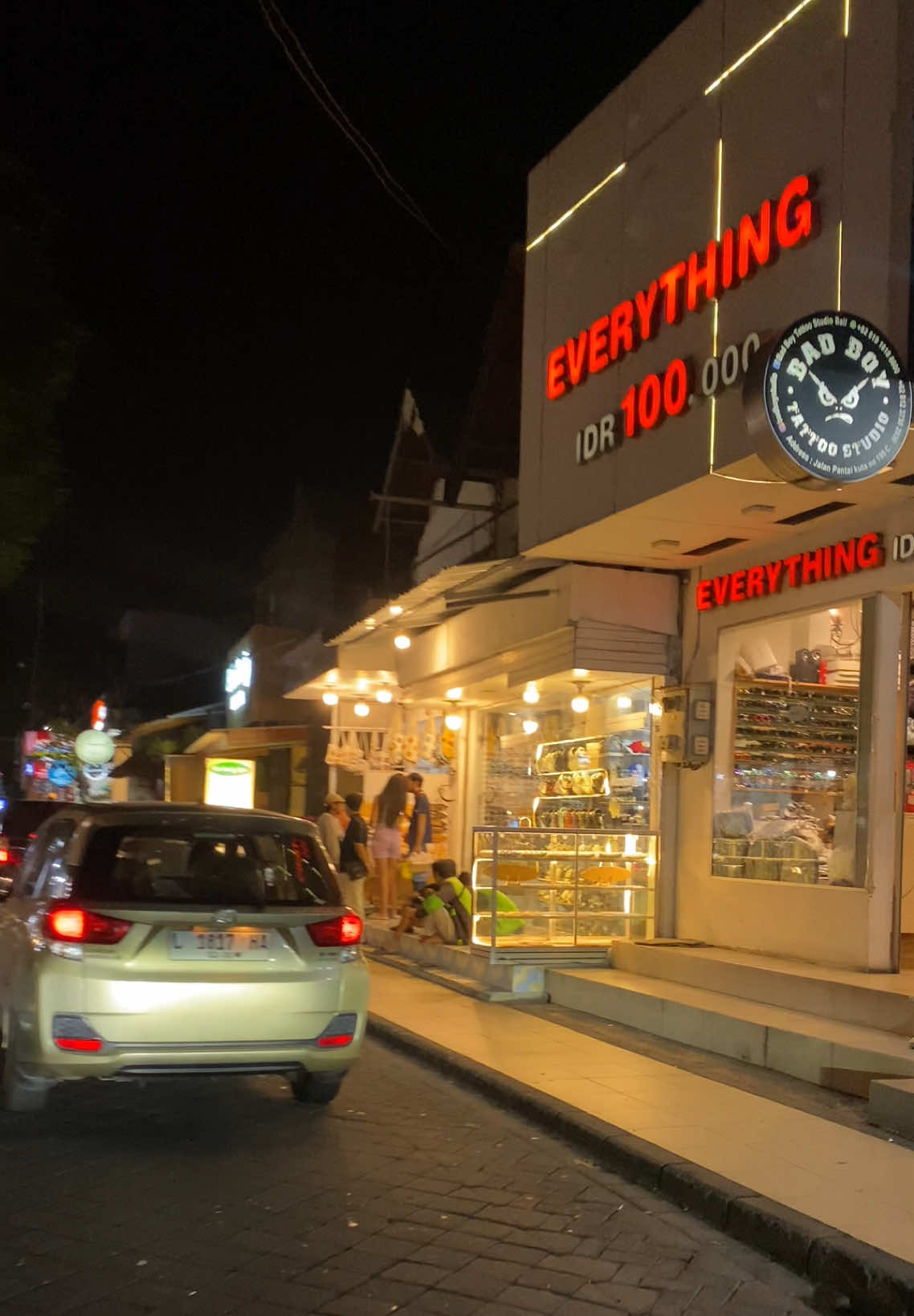minimal sekali seumur hidup harus ngerasain night ride keliling kuta atau legian vibesnya itu loh 🛵💨 #aboutallmine #nightride #kutabali #legianbali #baliindonesia 