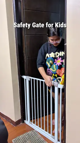 Pwede din ‘to ilagay sa may hagdanan para sa safety ng mga kids natin #fyp #safetygate #doorgate 