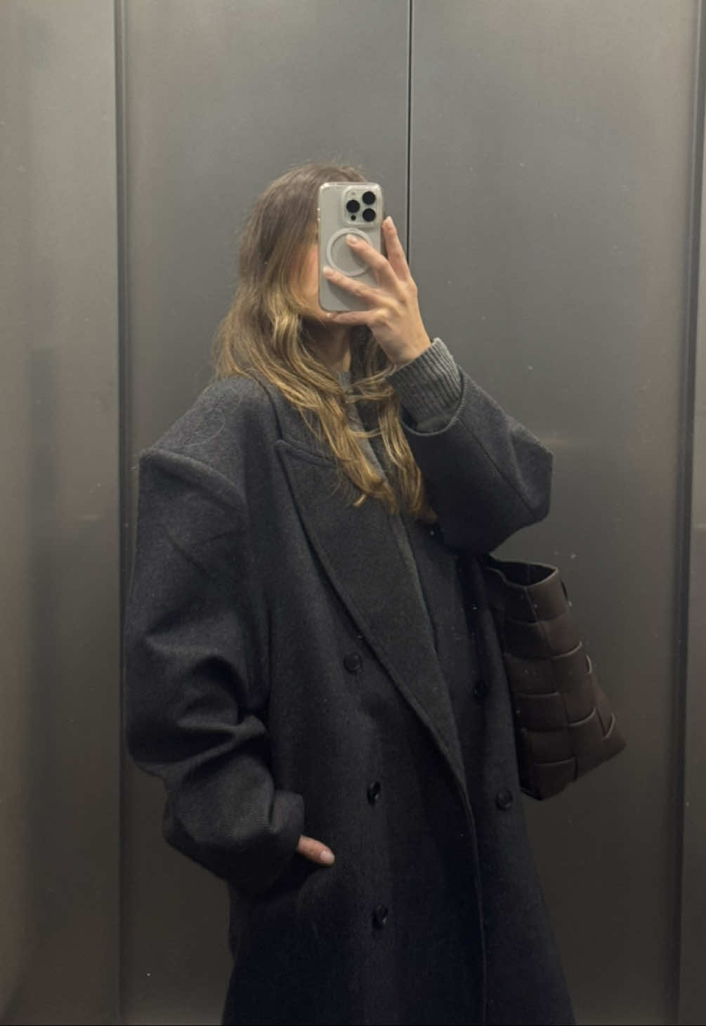My whole personality atm @NAKEDVICE #oversizedcoat #nakedvicecoat #greycoat #fitcheck #corporatetiktok #workoutfit #winterfashion #officeoutfit 