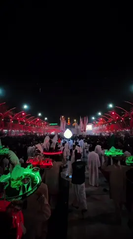 بجنب القارروة كانت هناك شمعة ذابت ولـم اعرف من هو  حتى ذبل الياس وتغير لون الحناء.. فعرفت انه القاسم #العتبة_العباسية_المقدسة  #العتبة_الحسينية_المقدسة  #عاشوراء 