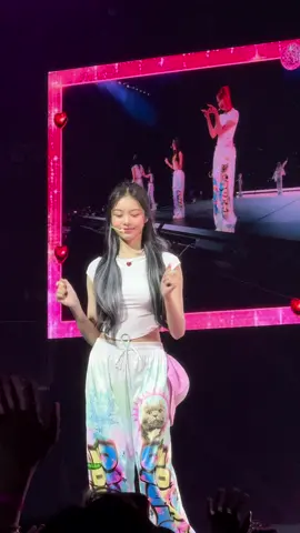 I like that wobble #HEARTS2HEARTS #ian #carmen #jiwoo #yeon #yuha #stella #juun #a_na #smtown 
