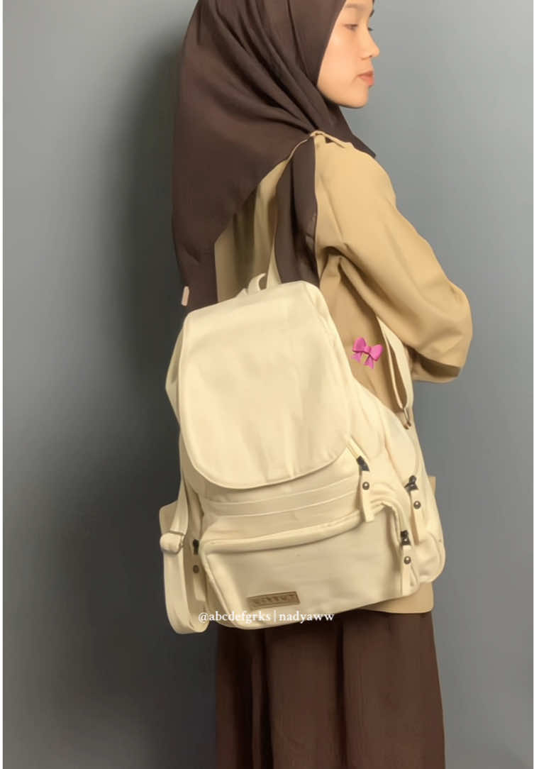 Selalu sembarangan simpen tas tapi setiap beli tas seneng bgt sama warna warna cerah ginii😭 #ransel #backpack #tassekolah #ranselsekolah #backtoschool #aeshetic 