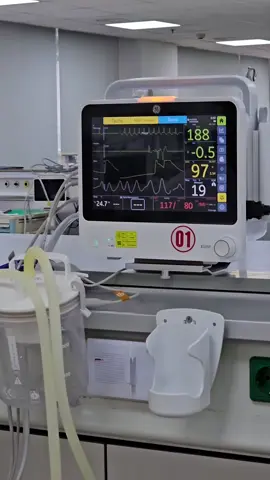 Các bạn đoán xem Nhịp tim hiện thị trên monitor này là nhịp đây gì ạ?,🙂  #benhvien #capcuu #hospital #icu #dotor #nurse #viral #xuhuong #LearnOnTikTok #nhiptim #medical #vietnam 