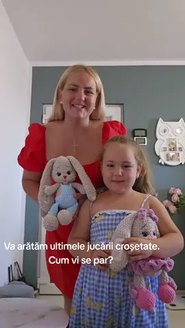 Am primit o comanda de doi iepurași croșetati pe care i-am terminat astăzi și am vrut neapărat sa ii vedeți și voi. Cum vi se par? Ai oferi asa un cadou? #handmade #handmadewithlove #handmadetoys #handmadebunny #bunny #toys #crochet #crochetaddict #foryou #tiktok #fyp #5pasidebine #capcut 