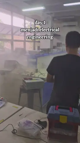 tiba tiba baterai boom #elektronika #ITS  #teknikelektro 