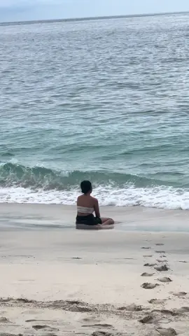🫂🫂 #beach #onbendedknee 