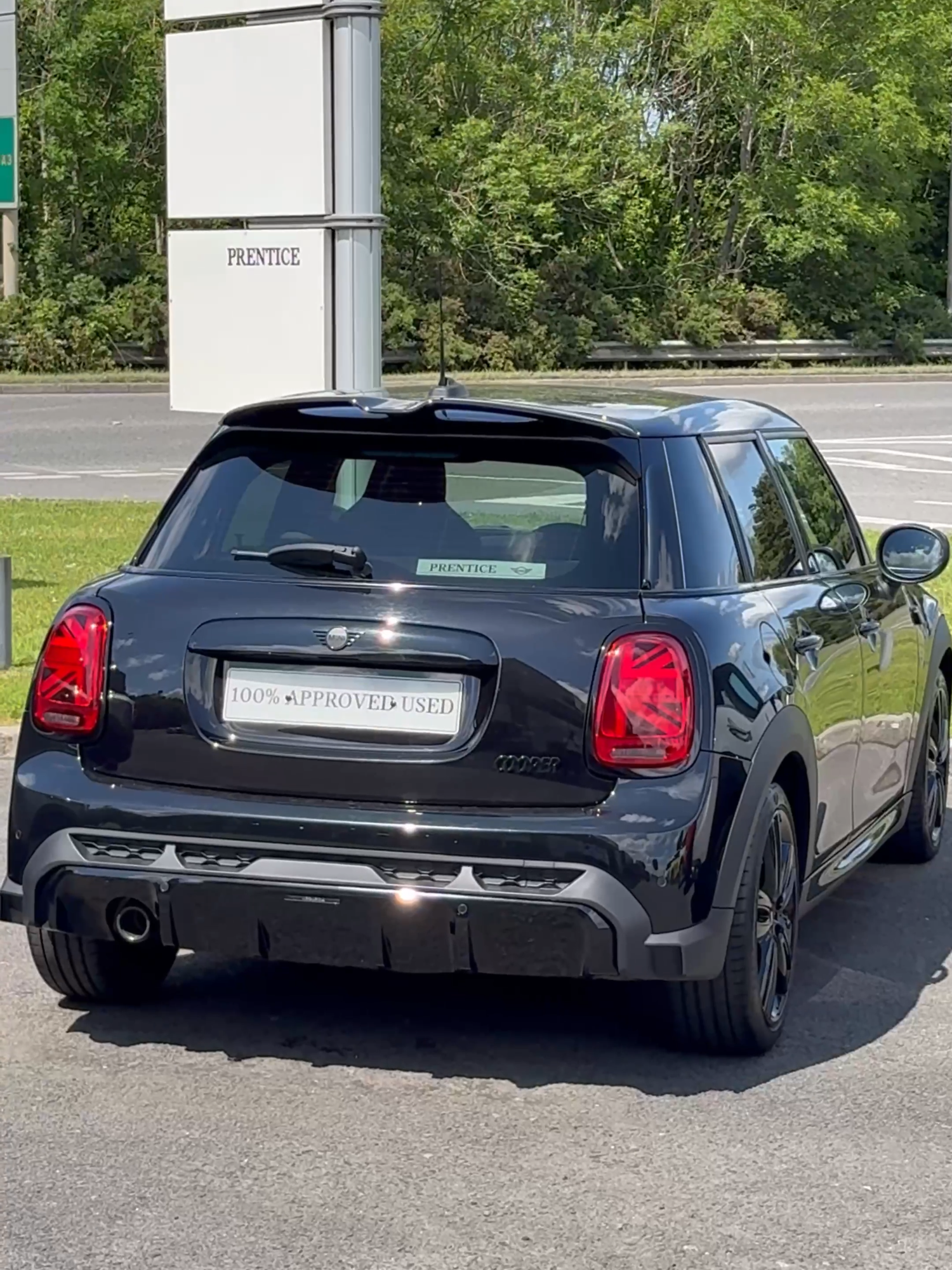 MINI Cooper Sport – 5-Door Hatch Finished in Midnight Black with Dinamica/Leather JCW Sports Seats, this hatch is built with performance and everyday style in mind. Highlights include: • John Cooper Works Aerodynamic Kit • Heated Front Seats • 17” Black Track Spoke Alloy Wheels • Manual Transmission Test drive it today at Prentice MINI. 🔗 View full details via our bio or link: https://approvedusedminis.co.uk/vehicle/ 202504251703207 #MINICooperSport #UsedMINI #MINIHatch #JCWKit #MidnightBlack #PrenticeMINI #MINIApprovedUsed #GoKartFeeling