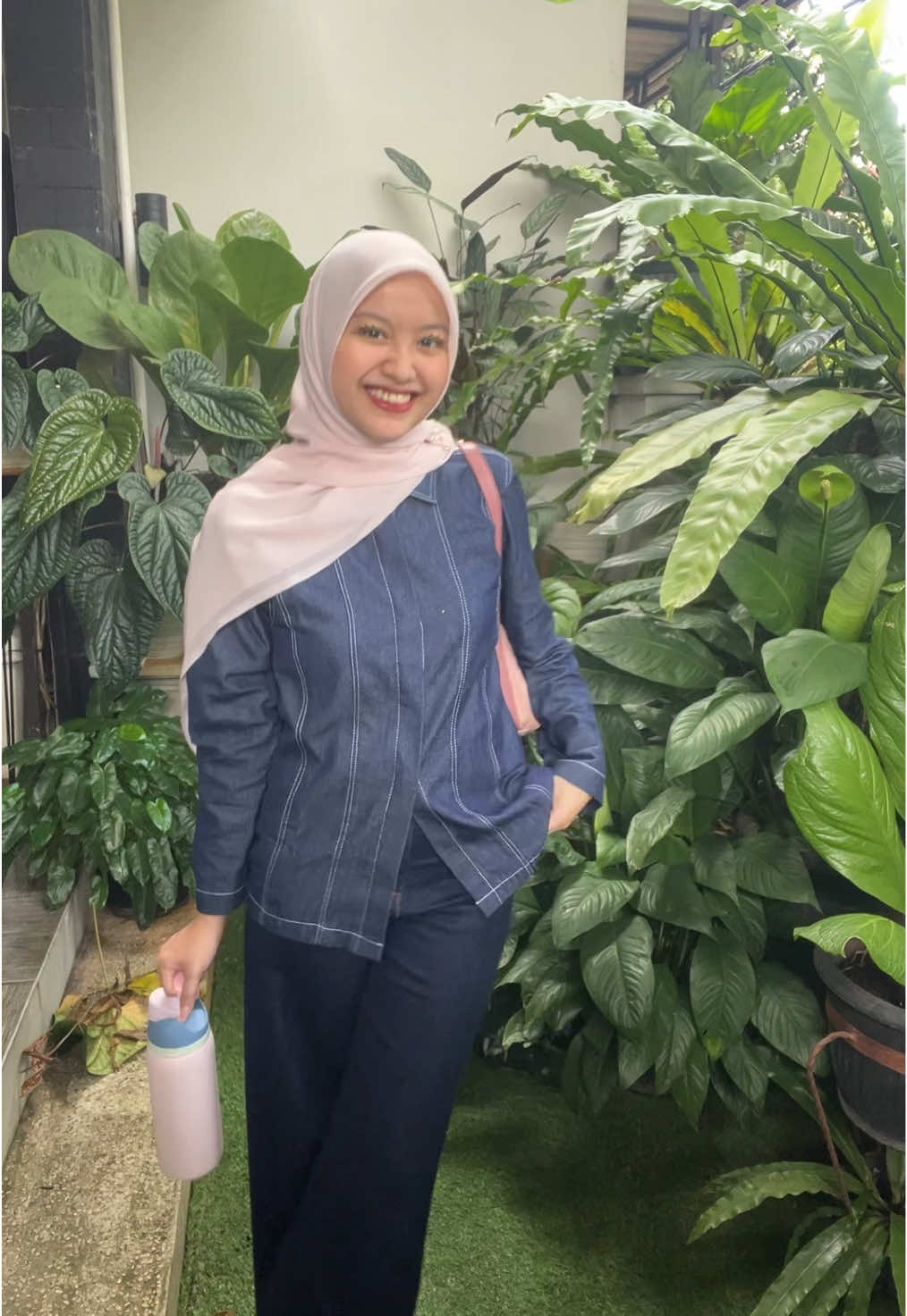 yaampunnn belum dibuang sampah-sampah daunnyaaa 😭😭😭🙏🏼 | top from @look me  . . . .  #OOTD #outfitcheck #feminineenergy #fypシ゚ 