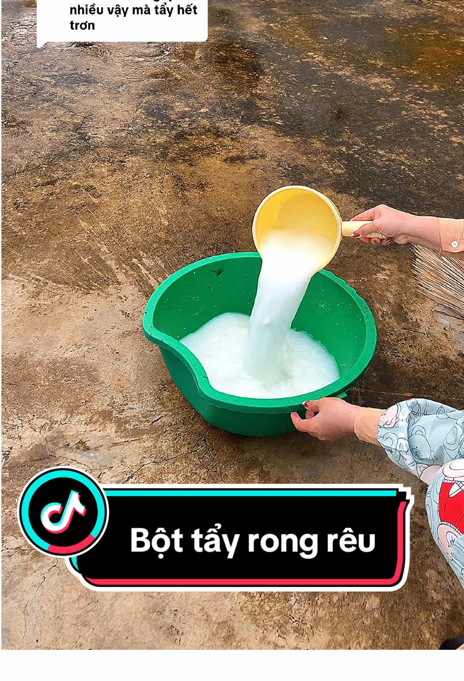 Trả lời @Oanh_mẹ Po Bột tẩy rong rêu nền xi măng sân bê tông mé hiên nhà sàn xài nước đóng rong mấy chế mua về tẩy cho sạch nha mấy chế  @Ngọc Lanh (Mẹ Cutin)  @Ngọc Lanh (Mẹ Cutin)  @Ngọc Lanh (Mẹ Cutin)  #bottayrongreu #bottayrong #bottaydietrong #ngoclanhmecutin #xuhướng 