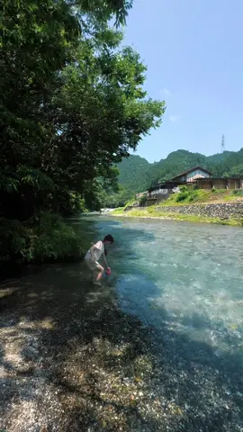 なんでって言われると説明できないんだけど夏特有の空気が好きなんだよね。