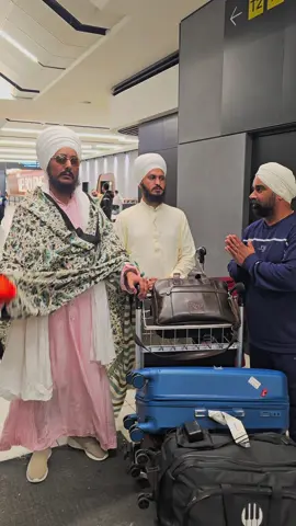 Very Simple & Straight forward Message By Much Respected World Wide Sikh Preacher Baba Ravinder Singh Famous name Baba Johny ji. Simply Johny Baba ji Denied the Hummer Limousine & Mercedes Gwagon Ride, He Simply Refused to Sit & Given the message to the whole community, Live Simple Eat Simple & Stay Humble. 