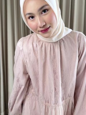 Zelda Creme Scarf + Ariella Creme Tops 💖  #hijabchic #hijabchicpink #hcbabes #trend #OOTD #outfitinspo #girlythings #outfitideas #outfitinspiration #kondangan #brukat 