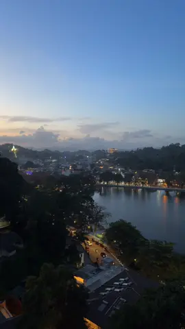 Kandy,Sri Lanka #handawaka #kandy #kandysrilanka🇱🇰 #kandy #nuwara #daladamaligawa #beautiful#night #viewfromtop#colombo #srilanka #sinhala #viewofcity #sunset 