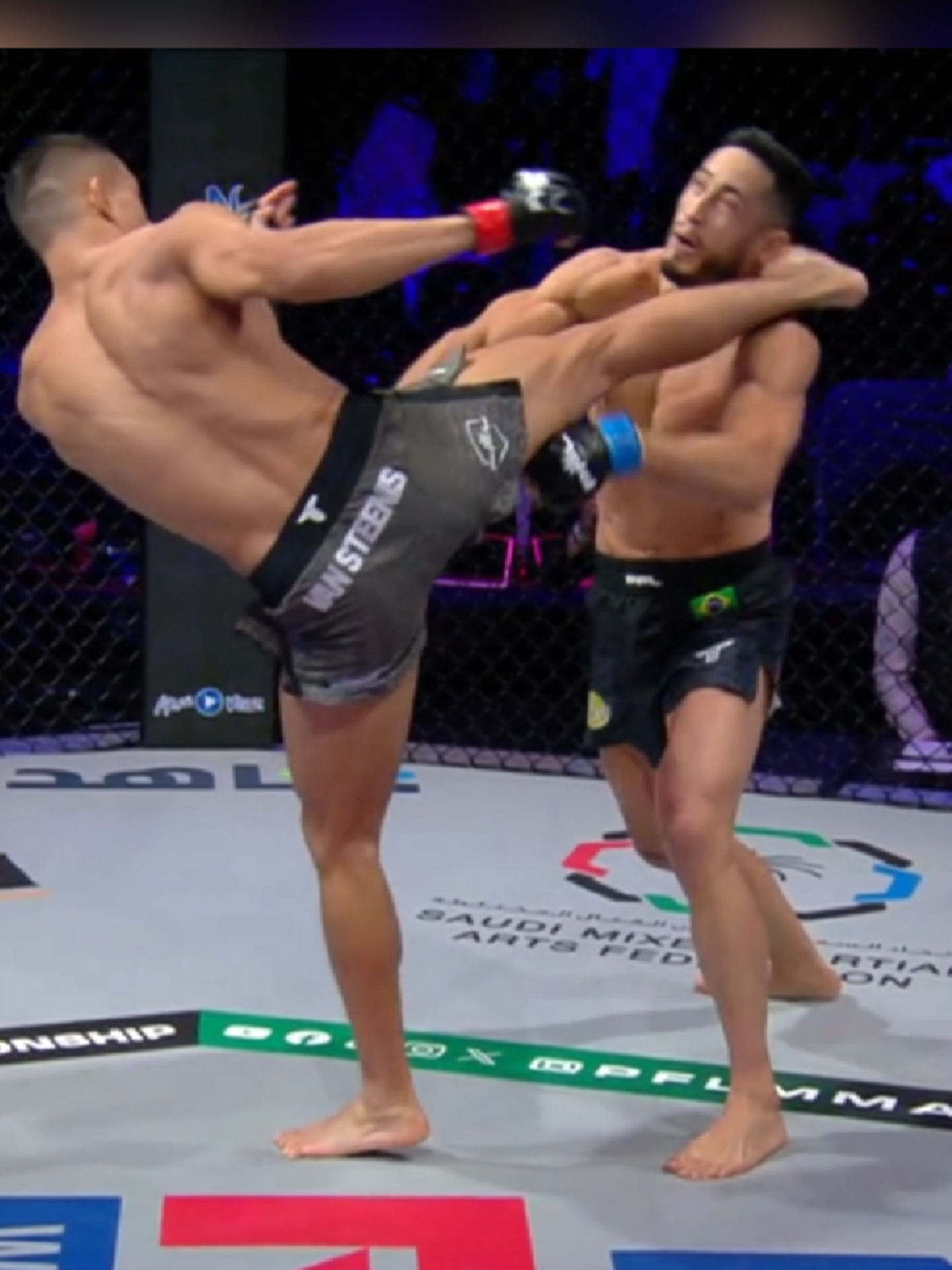 Costello Van Steenis just deleted him with this head kick 😳🦵💥 But can he take down the champ Johnny Eblen at #PFLCapeTown on Saturday, July 19th? 👀👑 #PFL #mma #sports #combatsports #mmafighter #ko #tko #knockout #highlight #finish #champion #PFLChampionSeries