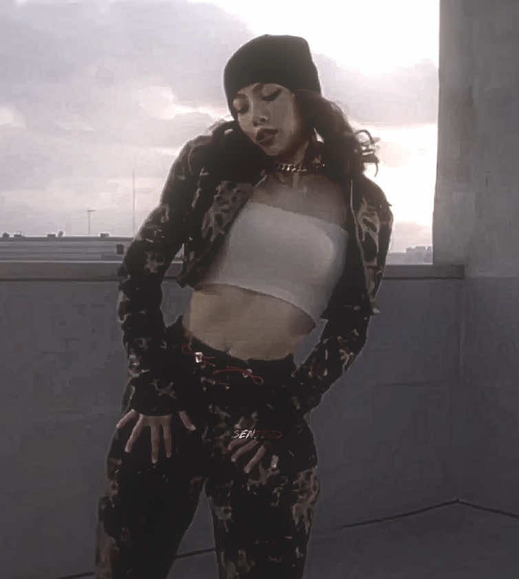 sonunda lisa editi yaptim // ac/ib; @𝕯𝖊𝖗𝖊𝖓★ transition; @Kpop.darks_ // #lisa #lisaedit #blackpink #90s #aesthetic #Kpop #fyp #edit #senjezs 