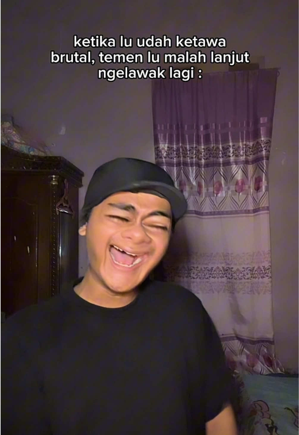 perut gua sakit bgt udah! 😭