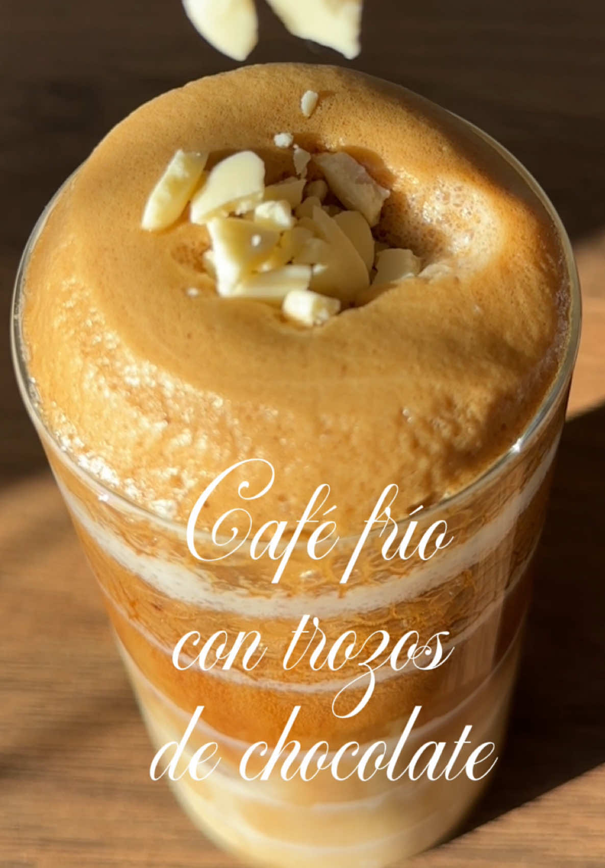 Café frío con trozos de chocolate 🍫 #coffee #cafe #coffeetiktok #coffeelover #coffeetime #coffeelovers #coffeelovers #Recipe #coffeetok #café 