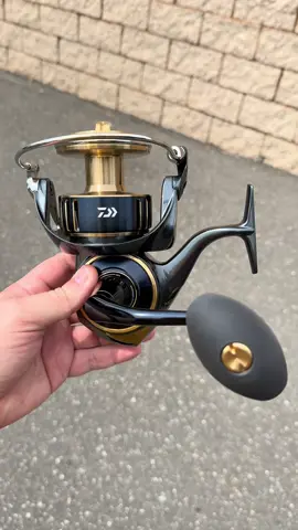 The new Daiwa 2025 Saltiga Spinning Reels are nice!!! #jandhtackle #fishing #offshorefishing #popping 