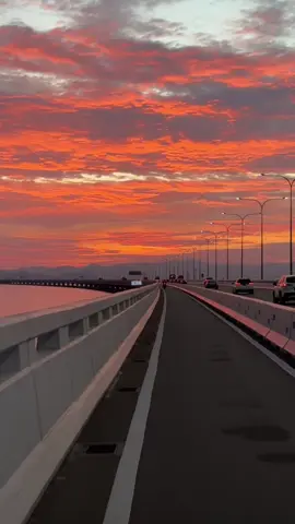 😌 #segalanyatelahkuberikan #sunset #penang #secondbridge #galau #viral #fyp #cintasampaisini #dmasiv #penangbridge #malaysia #view 
