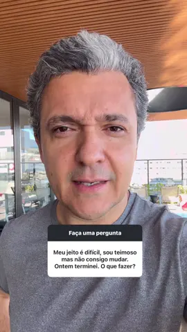 Você vai perder quem você ama… só porque se recusa a mudar o que é mudável? Não é sobre abrir mão da sua essência. É sobre ajustar o que dá pra ajustar. Teimosia não é identidade. Rigidez não é firmeza. E viver batendo o pé pode te deixar sozinho com a razão — e vazio de relação. 🧠 Vale mais a pena ter razão… ou manter o que te faz bem? #ArthurLuis #ArthurLuisCardoso #FalaSucesso