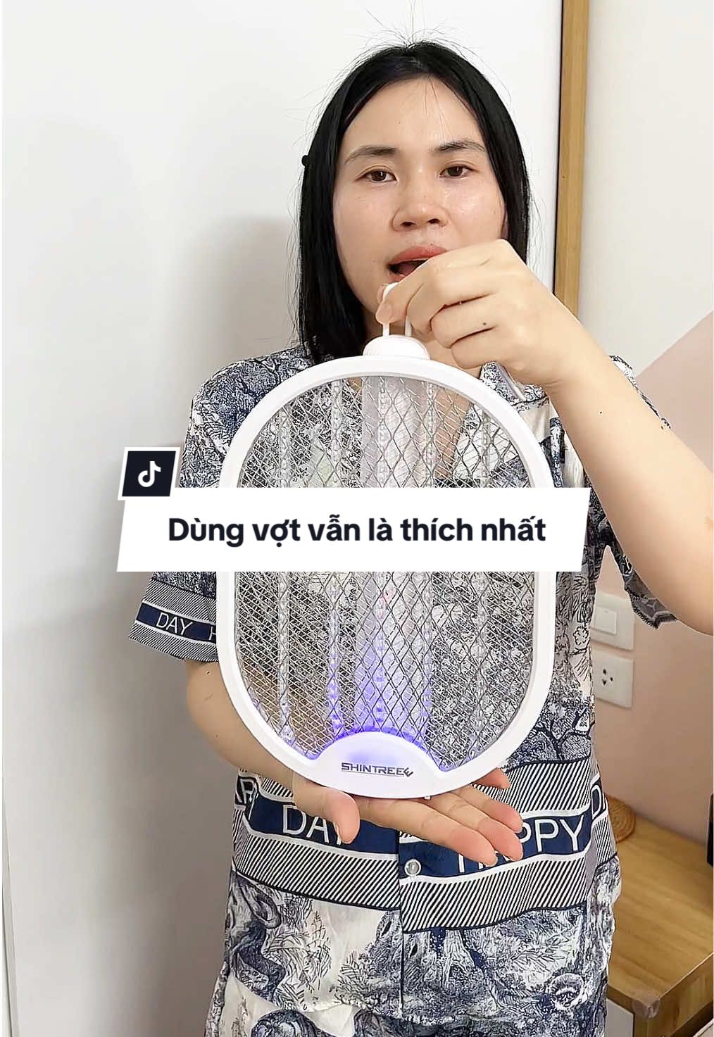 Vợt muỗi 3 trong 1 gấp gọn tặng quạt luôn. Các bác mua ở giỏ hàng nha. #votbatmuoi #votmuoi #votmuoithongminh #votmuoidien #votmuoi2in1 #xuhuong #dinday