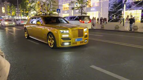 Chiếc  ron rolls royce mạ vàng đắt giá nhất #rollsroyce #ronroi#xuhuongtiktokk #sieuxe #tien #humor 