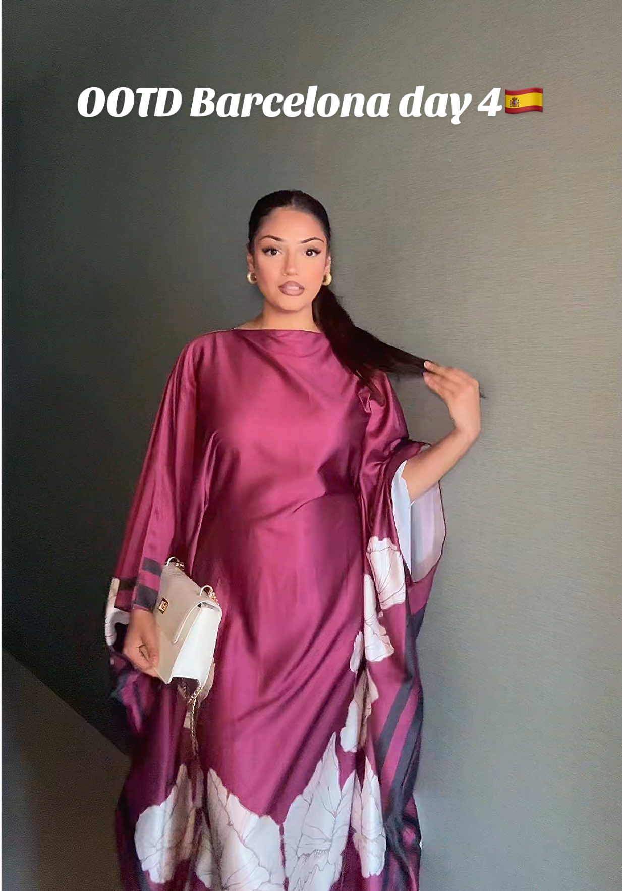 In love with this outfit @MUN by Mehrunnisa 💃  #fyp #OOTD #barcelona #trending #abayagirls 