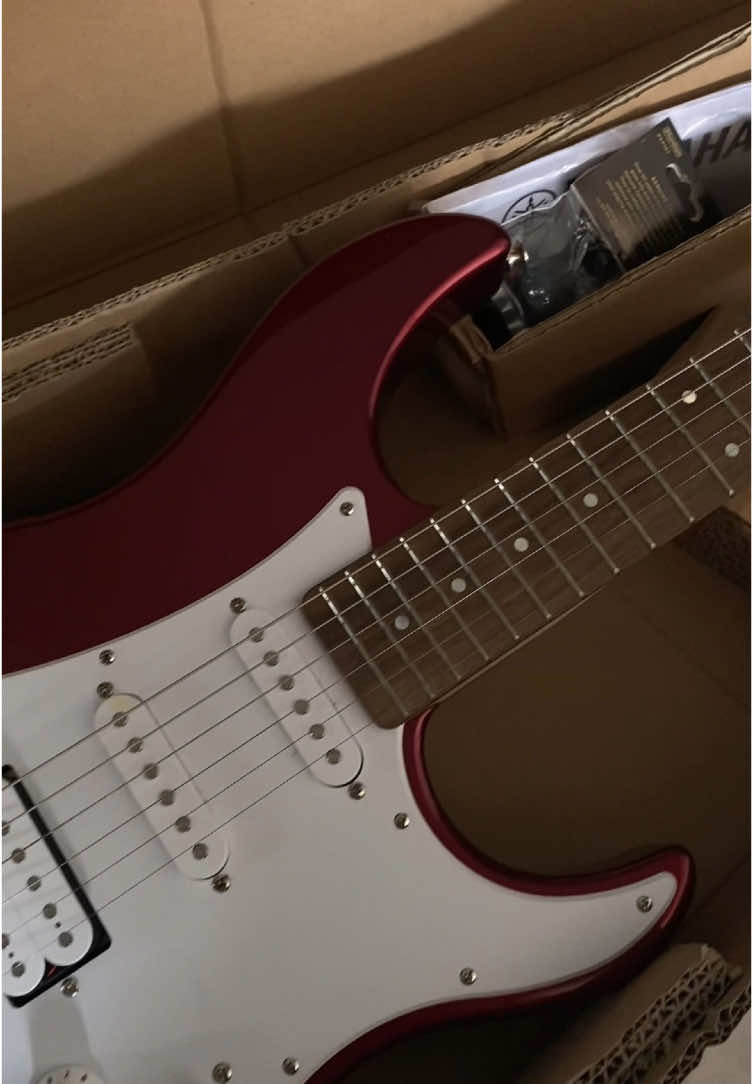 unboxing my first electric guitar🎸 #yamahapacifica012 