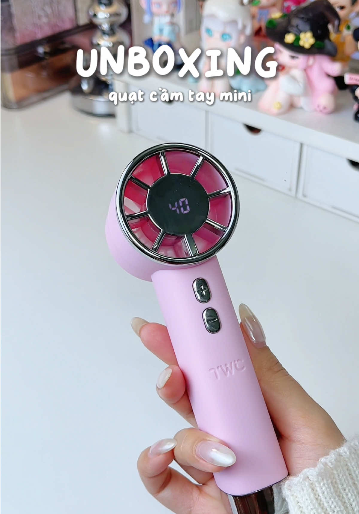 sắm được em quạt cầm tay mini zá hạt dẻ quó trời 🌬️❄️ #quatmini #quatcamtaymini #quattichdien #quattichdienmini #quatcamtay #unboxing #xuhuong #viral #fypシ #viralvideo #thaothichriviu #xh 
