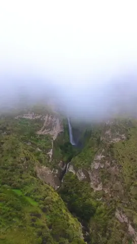 Catarata Cconte  en el Distrito de #Salamanca, provincia de Condesuyos,  Arequipa, Perú. A 6  aprox horas en auto desde la ciudad de Arequipa. Temporada ideal:** Diciembre a Abril (caudal máximo).    #SalamancaArequipa #ArequipaNatural #PeruTravel` #HiddenPeru #WaterfallTok #AndesAdventure
