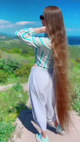 لا اشبه ولا اتشبه انا الأولى والأربعين فالعظماء لا يتكررون!.#ام_شعر_طويل🥝 