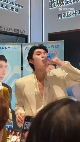 5 giây đầu tiên là tui rúng rính vì ảnh hết phần đời còn lại rồi đó #vuongdichloi王译磊 #wangyilei #wangyilei王译磊 #王译磊 #王译磊vươngdịchlỗi #phimngandouyin #phimngantrungquoc 