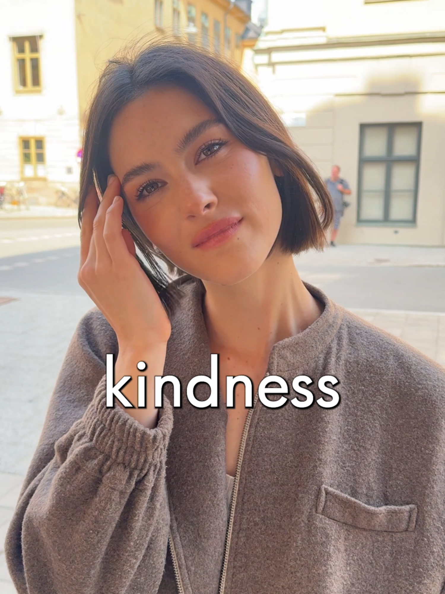 “Surround yourself with people that only make you feel grounded and embodied rather than alien” - Gracie Abrams, Los Angeles ❤️ We had the pleasure of speaking with @tehegracietehe at Brilliant Mind's HumanKIND 10th anniversary celebration in Stockholm ✨❤️