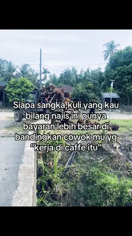 Baju boleh kotor tapi penggasilan gacor😜@fauzi @Raihan_🀄️ #fyp #foryou #sawit #sawitontiktok #sawitbalap #petanimuda #petanisawit #kulisawit 
