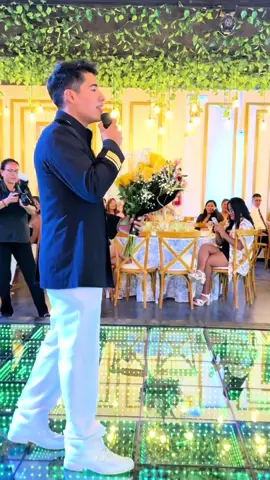 Yo creo que el papá quería decirme algo😳 ustedes que creen? Jaja  #quinceañera #tiktok #chambelan #fiesta #singer #viral