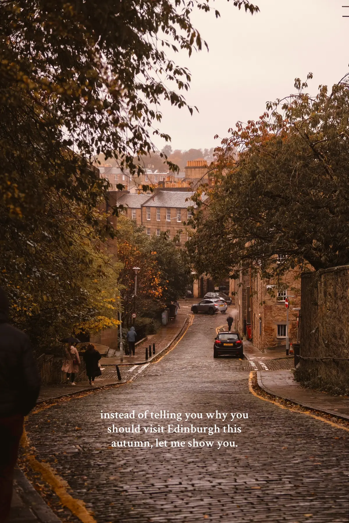 The moodiness, the leaves, the decor, the architecture; it just all comes together to be the perfect place to visit in the fall 🥹✨ #edinburgh #cozyvibes #autumnaesthetic #autumnvibes #fallvibes #fallcolors #rainyday #pluviophile #edinburghscotland 