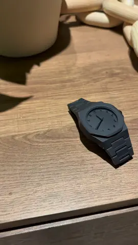 🕶️✨ Carbon Watch – ساعة الكربون الفاخرة الساعة الكربون الأسود بالأرقام العربي الأنيقة، متوفرة الآن بجودة استثنائية وتصميم يليق بالذوق الراقي. دلوقتي تقدر تطلبها بكل سهولة من خلال موقعنا الإلكتروني ✔️ تصميم عصري ✔️ خامات عالية الجودة ✔️ مقاومة للخدش ✔️ هدية مثالية لنفسك أو لحد غالي عليك 📦 الشحن متاح لكل المحافظات ⏳ الكمية محدودة – اطلبها دلوقتي قبل ما تخلص 🛒 متضيعش الفرصة، ادخل على الموقع وعيش تجربة الفخامة #ساعات #ساعات_رجاليه #ساعة_كربون #carbonwatch #localbrand #explore #oldmoney #vintage #اكسسوار #اكسبلور #ساعة #فاشن ---