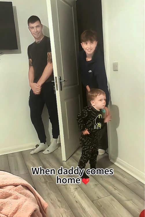 When daddy comes home☺️#funnybaby #babylove #Love #funny #cute #family #toddler #daddy 