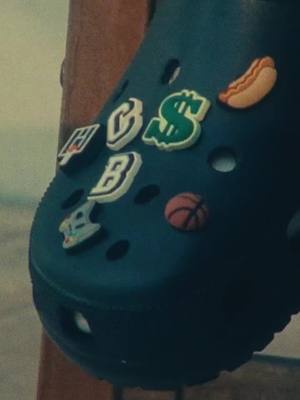 Los Crocs Classic combinan comodidad, estilo y actitud en cada paso.