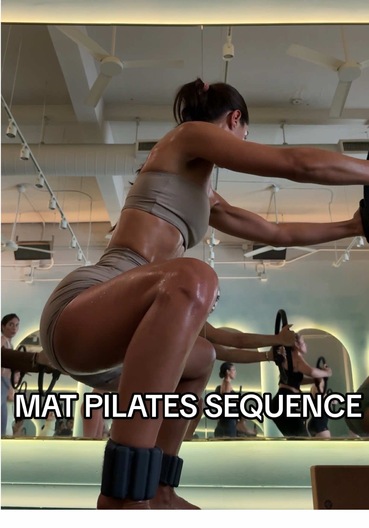 PMOTD 🥵 (pilates movements of the day) tag me in yours so I can repost! #pmotd #matpilates #pilateslovers 